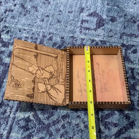 Vintage prairie girls swinging scene Wooden hinged box 6 x 5 x 2”rare find - Picture 7 of 10